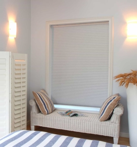 Cordless honeycomb shade Photo